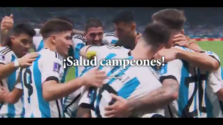 In Argentina hanno celebrato i sei mesi dalla vittoria del Campionato del Mondo in Qatar con un video ironico. L'Associazione del Calcio Argentino (AFA) ha pubblicato questo video colmo di richiami (e sfottò) alla Francia.