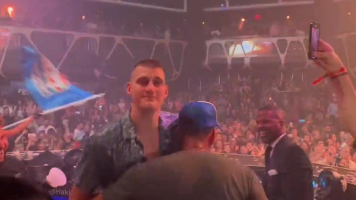 I Denver Nuggets continuano i festeggiamenti per il loro primo storico titolo NBA: Nikola Jokic e compagni scatenati all'Hakkasan nightclub di Las Vegas