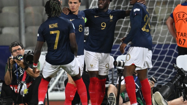 France's forward Arnaud Kalimuendo (2nd R) celebrates with team mates his 1-0 during the Group D footblall match of the UEFA Euro U21 championship between France and Italy in Cluj-Napoca, Romania on June 22, 2023. (Photo by Daniel MIHAILESCU / AFP)