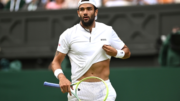LONDON, ENGLAND - JULY 10: Matteo Berrettini of Italy reacts against Carlos Alcaraz of Spain in the Men's Singles fourth round match during day eight of The Championships Wimbledon 2023 at All England Lawn Tennis and Croquet Club on July 10, 2023 in London, England. (Photo by Mike Hewitt/Getty Images)