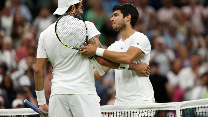 Spain's Carlos Alcaraz shakes hands with Italy's Matteo Berrettini after winning their men's singles tennis match on the eighth day of the 2023 Wimbledon Championships at The All England Tennis Club in Wimbledon, southwest London, on July 10, 2023. (Photo by Adrian DENNIS / AFP) / RESTRICTED TO EDITORIAL USE