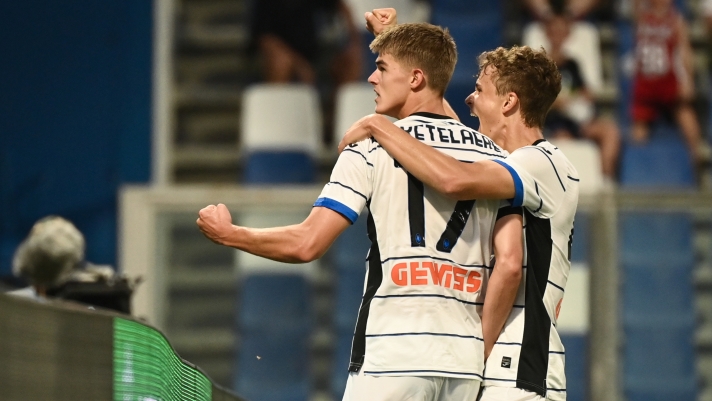 Foto Massimo Paolone/LaPresse 20 Agosto 2023 - Reggio Emilia, Italia - sport, calcio - Sassuolo vs Atalanta - Campionato italiano di calcio Serie A TIM 2023/2024 - Stadio Mapei Città del Tricolore. Nella foto: Charles De Ketelaere (Atalanta BC) esulta dopo aver realizzato il gol 0-1  August 20, 2023 Reggio Emilia, Italy - sport, calcio - Sassuolo vs Atalanta - Italian Serie A Football Championship 2023/2024 - Mapei Stadium. In the pic: Charles De Ketelaere (Atalanta BC) celebrates after scoring goal 0-1