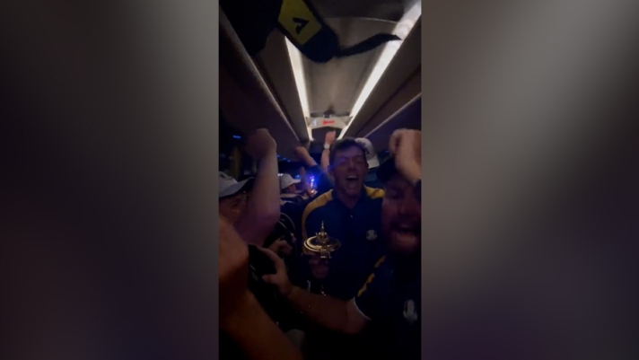Rory McIlroy lancia il coro da stadio nel pullman che riporta a Roma i trionfatori della Ryder Cup