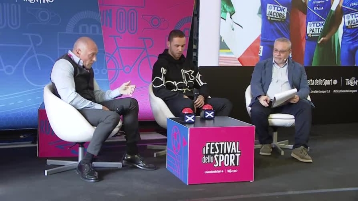 Esilarante sfida tra Samuele Ceccarelli e Stefano Tilli al Festival dello Sport 2023 nell'ambito dell'incontro "Scatto vincente"