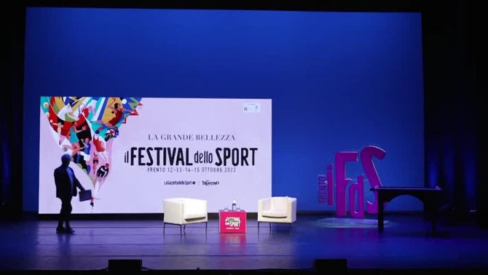 Antonio Conte, leggenda del calcio, è stato ospite del Festival dello Sport 2023 nell'evento "Nato per vincere", condotto da Andrea Di Caro. Riguarda l'evento integrale
