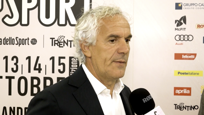 L’ex c.t. della Nazionale, Roberto Donadoni, è intervenuto al Festival dello Sport 2023 per parlare della sua esperienza in Arabia Saudita da giocatore dell’Al-Ittihad nel 1999 e ha detto la sua anche sul prossimo big match di campionato tra Milan e Juve (di Fabio Russo)