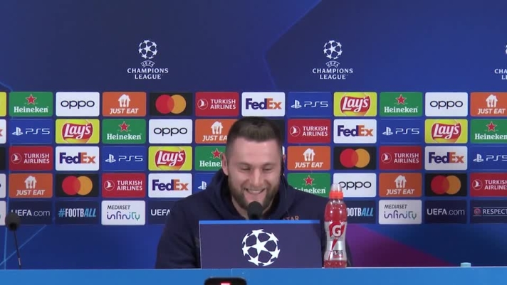 Il difensore del Psg in conferenza.