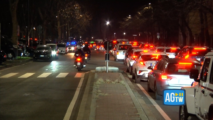 Lunghe code di traffico si sono registrate in zona San Siro a Milano.  Pochi gli agenti della Polizia Municipale presenti nell'area dello stadio presa d'assalto per il il match Inter-Juventus. Alla stessa ora era prevista l'assemblea della Polizia Municipale con i sindacati.