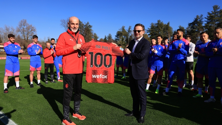 CAIRATE, ITALY - FEBRUARY 13: Stefano Pioli Head coach of AC Milan receives an award from Giorgio Furlani Ceo of AC Milan for his 100 victories as AC Milan coach prior to the AC Milan Training Session at Milanello on February 13, 2024 in Cairate, Italy. (Photo by Giuseppe Cottini/AC Milan via Getty Images)
