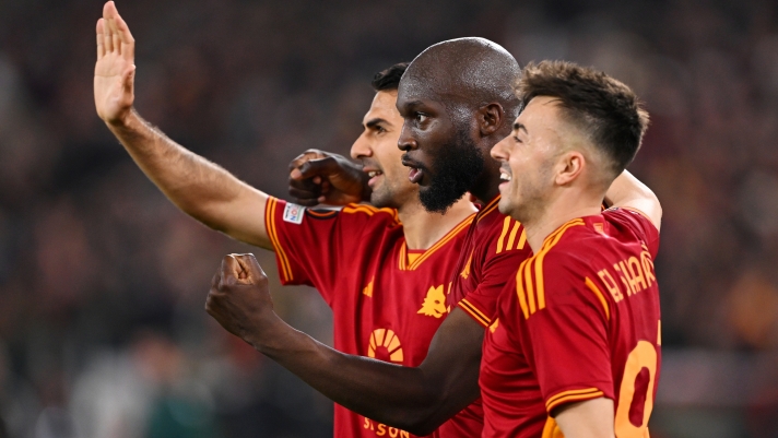 ROME, ITALY - MARCH 07: Romelu Lukaku of AS Roma celebrates with Zeki Celik and Stephan El Shaarawy of AS Roma after scoring his team's second goal during the UEFA Europa League 2023/24 round of 16 first leg match between AS Roma and Brighton & Hove Albion at Stadio Olimpico on March 07, 2024 in Rome, Italy. (Photo by Mike Hewitt/Getty Images)