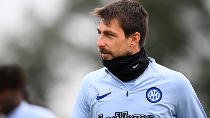 COMO, ITALY - MARCH 28: Francesco Acerbi of FC Internazionale looks on during the FC Internazionale training session at the club's training ground Suning Training Center on March 28, 2024 in Como, Italy.  (Photo by Mattia Ozbot - Inter/Inter via Getty Images)