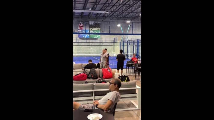 Dopo aver appeso gli scarpini al chiodo, Gonzao Higuain si diverte giocando a padel (Instagram/@openpadel.club)