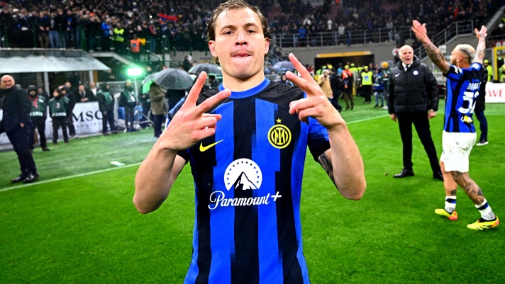 MILAN, ITALY - APRIL 22: Nicolò Barella of Inter celebrates after winning the Serie A Team Title after the Serie A TIM match between AC Milan and FC Internazionale at Stadio Giuseppe Meazza on April 22, 2024 in Milan, Italy. (Photo by Mattia Ozbot - Inter/Inter via Getty Images)