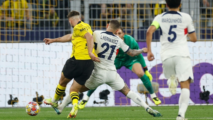 Dortmund's German forward #14 Niclas Fuellkrug (L) scores the opening goal during the UEFA Champions League semi-final first leg football match between Borussia Dortmund and Paris Saint-Germain (PSG) on May 1, 2024 in Dortmund. (Photo by Odd ANDERSEN / AFP)