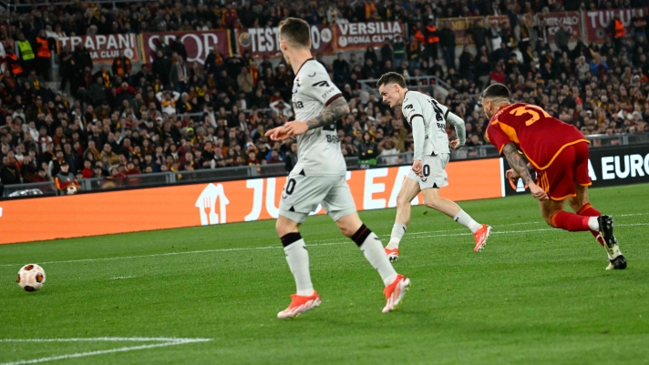 Bayer Leverkusen's German midfielder #10 Florian Wirtz scores his team first goal during the UEFA Europa League semi final first leg football match between AS Roma and Bayern Leverkusen at the Olympic stadium on May 2, 2024 in Rome. (Photo by Alberto PIZZOLI / AFP)