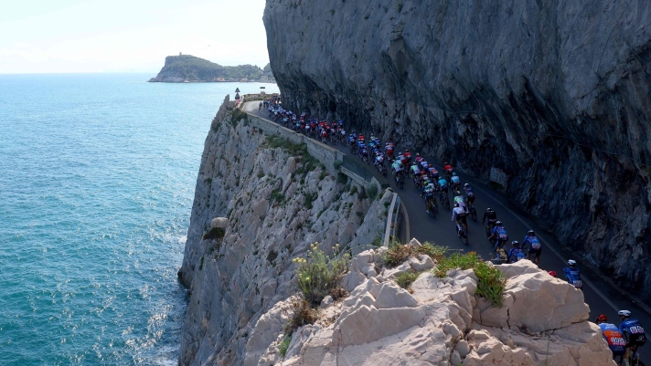 The pack rides at Noli's cape during the 4th stage of the 107th Giro d'Italia cycling race, 190 km between Acqui Terme and Andora, on May 7, 2024 in Noli. (Photo by Luca Bettini / AFP)