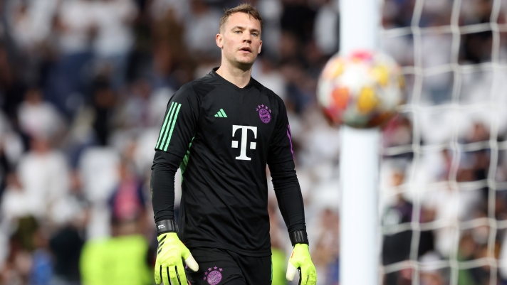 MADRID, SPAIN - MAY 08: Manuel Neuer of Bayern Munich warms up prior to the UEFA Champions League semi-final second leg match between Real Madrid and FC Bayern München at Estadio Santiago Bernabeu on May 08, 2024 in Madrid, Spain. (Photo by Alexander Hassenstein/Getty Images)