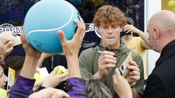 Jannik Sinner of Italy with fans at the Italian Open tennis tournament in Rome, Italy, 07 May 2024.Sinner announced he will not play at the upcoming Italian Open tennis tournament due to a hip injury.  ANSA/FABIO FRUSTACI