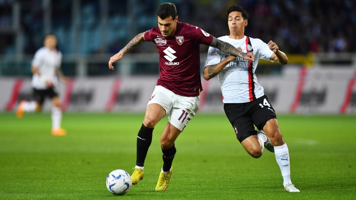 TURIN, ITALY - MAY 18: Pietro Pellegri of Torino FC runs with the ball whilst under pressure from Tijjani Reijnders of AC Milan during the Serie A TIM match between Torino FC and AC Milan at Stadio Olimpico di Torino on May 18, 2024 in Turin, Italy. (Photo by Valerio Pennicino/Getty Images)