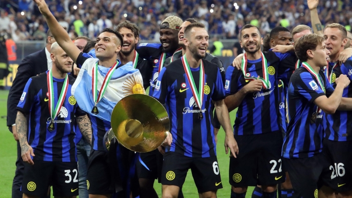 Inters players celelbarte the victory of the championship at the end of  the Italian serie A soccer match between Fc Inter  and Lazio  at  Giuseppe Meazza stadium in Milan, 19 May 2024. ANSA / MATTEO BAZZI