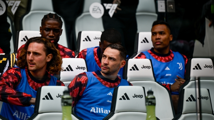TURIN, ITALY - MARCH 17: Adrien Rabiot and Mattia De Sciglio of Juventus on the bench prior to the Serie A TIM match between Juventus and Genoa CFC at Allianz Stadium on March 17, 2024 in Turin, Italy. (Photo by Daniele Badolato - Juventus FC/Juventus FC via Getty Images)
