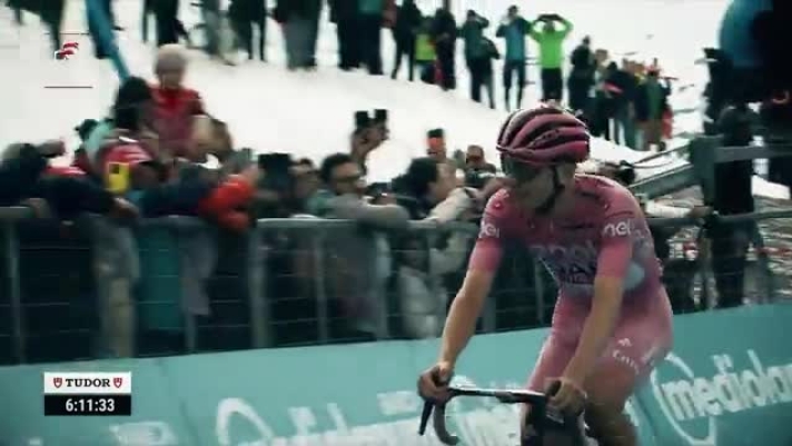 Gli highlights della quinta vittoria della maglia rosa Tadej Pogacar nel Giro d'Italia 2024: lo sloveno trionfa così nella 16a tappa
