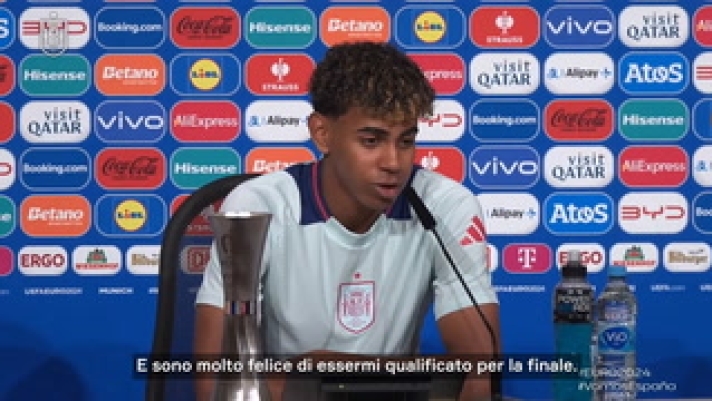 Il ragazzo prodigio della Spagna Lamine Yamal ha mantenuto la calma in sala stampa dopo la sua straordinaria prestazione nella semifinale di Euro 2024 contro la Francia.
