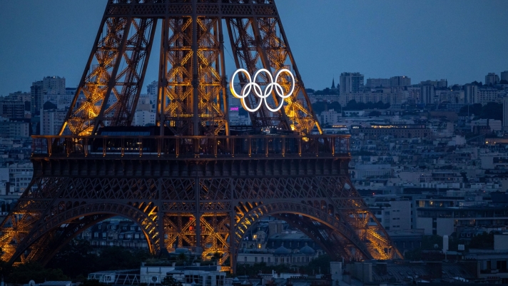 epa11494945 The Eiffel Tower with the Olympic rings is pictured from the Arc de Triomphe prior to the Paris 2024 Olympic Games, in Paris, France, 24 July 2024. The opening ceremony of the Paris 2024 Olympic Games will begin on 26 July with a nautical parade on the Seine river and end on the protocol stage in front of the Eiffel Tower.  EPA/MARTIN DIVISEK