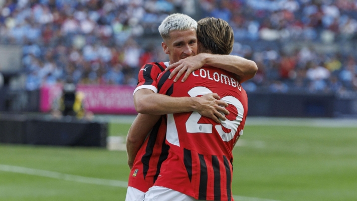 epa11501211 Milan's Alexis Saelemaekers hugs teammate Lorenzo Colombo during the first half of a match between Manchester City and Milan at Yankee Stadium in the Bronx borough of New York, New York, USA, 27 July 2024.  EPA/SARAH YENESEL