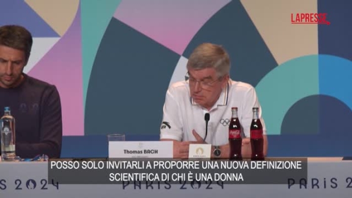 (LaPresse) - "Le polemiche sul pugilato femminile? Ci sono atlete che sono nate donne, cresciute come donne, che hanno passaporti da donna e che per molti anni hanno partecipato a manifestazioni sportive come donne. Questo è chiaro, non c'è mai stato alcun dubbio. Alcune persone vogliono appropriarsi della definizione di 'donna'. Se ci dimostreranno qualche prova scientifica siamo pronti a prenderla in considerazione, ma non parteciperemo ad alcun dibattito politico. Ci sono persone che portano avanti questo discorso di odio e abuso, questo è inaccettabile". Così il presidente del Cio, Thomas Bach, in conferenza stampa di metà Olimpiade a Parigi 2024.