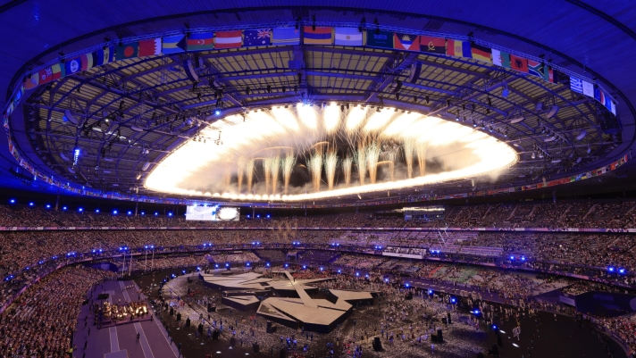 epa11546203 Fireworks go off to conclude the Closing Ceremony of the Paris 2024 Olympic Games at the Stade de France Stadium in Paris, France, 11 August 2024.  EPA/RITCHIE B. TONGO