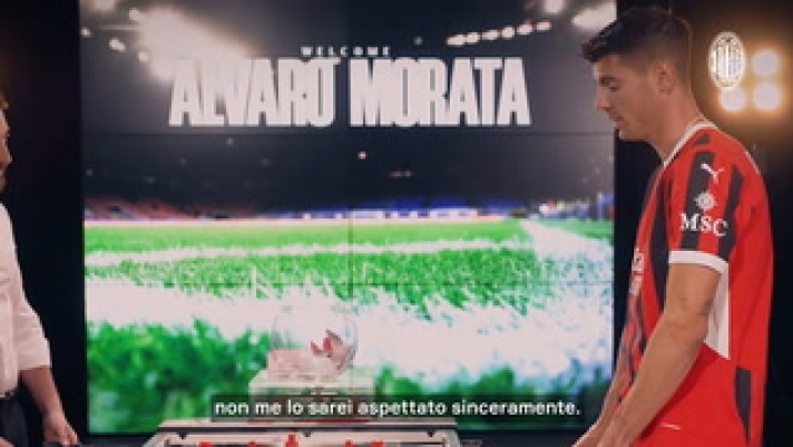 La prima intervista di Álvaro Morata al Milan in cui rivela il suo idolo, il suo numero di maglia preferito e come immagina di segnare il suo primo gol al Milan.