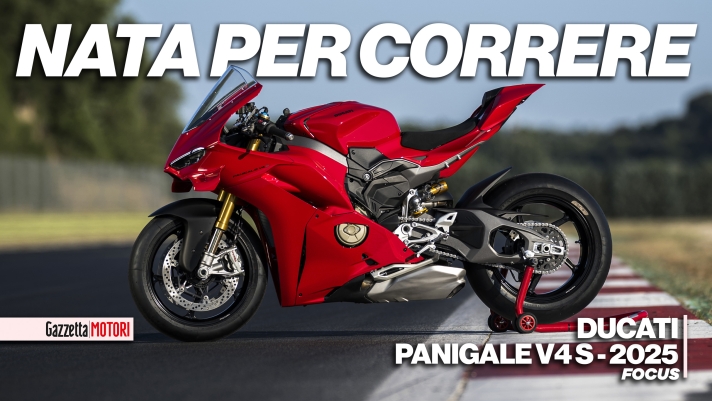 Il design mantiene il family feeling della Panigale, con dettagli che si ispirano alla 916 e alla MotoGP. Dalla Desmosedici deriva l'elettronica predittiva e parte della cicllistica. Ducati Corse ha richiesto il nuovo forcellone a doppio braccio