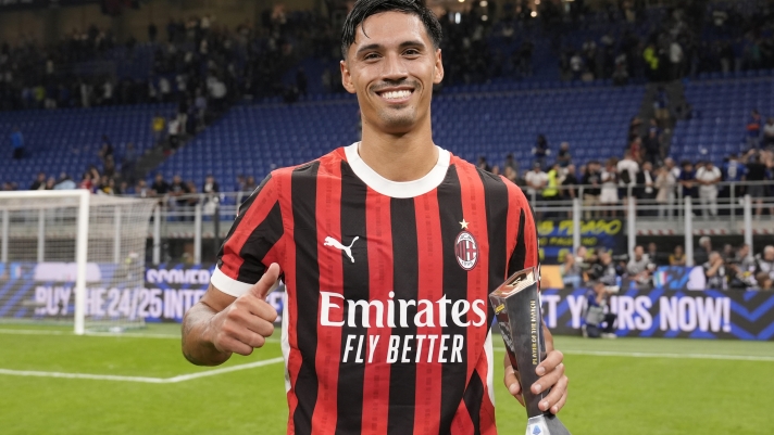 AC Milan's Tijjani Reijnders receives the award MVP of the match Panini Player at the Serie A soccer match between Inter and Milan at the San Siro Stadium in Milan, Italy - September 22, 2024. Sport - Soccer (Photo by Fabio Ferrari/LaPresse)