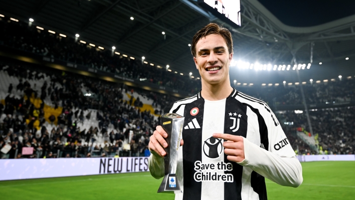 TURIN, ITALY - NOVEMBER 09: Kenan Yildiz of Juventus with the best ‘player of the match’ award after the Serie A match between Juventus and Torino at Juventus Stadium on November 09, 2024 in Turin, Italy. (Photo by Daniele Badolato - Juventus FC/Juventus FC via Getty Images)