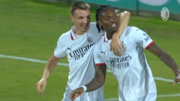 La fantastica doppietta di Rafael Leão nel pareggio per 3-3 con il Cagliari, in Serie A.