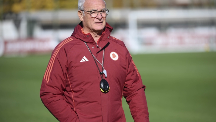 ROME, ITALY - NOVEMBER 16: AS Roma coach Claudio Ranieri  during training session at Centro Sportivo Fulvio Bernardini on November 16, 2024 in Rome, Italy. (Photo by Luciano Rossi/AS Roma via Getty Images)