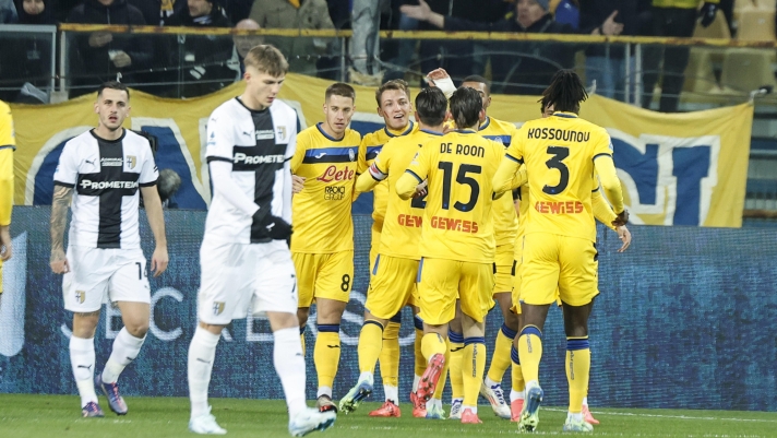 Atalanta's  Mateo Retegui jubilates with his teammates after scoring the goal during the Italian Serie A soccer match Parma Calcio vs Atalanta BC at Ennio Tardini stadium in Parma, Italy, 23 November 2024. ANSA /SERENA CAMPANINI