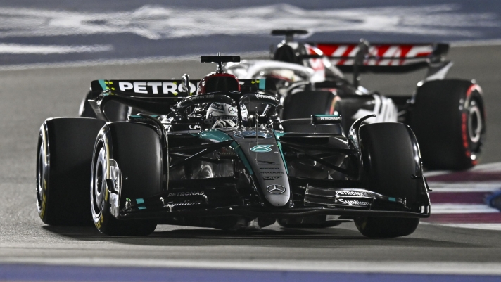 epa11750461 British driver George Russell of Mercedes in action during the Qualifying for the Formula 1 Qatar Grand Prix at the Lusail International Circuit racetrack in Lusail, Qatar, 30 November 2024. The Formula 1 Qatar Grand Prix will be held on 01 December 2024.  EPA/NOUSHAD THEKKAYIL