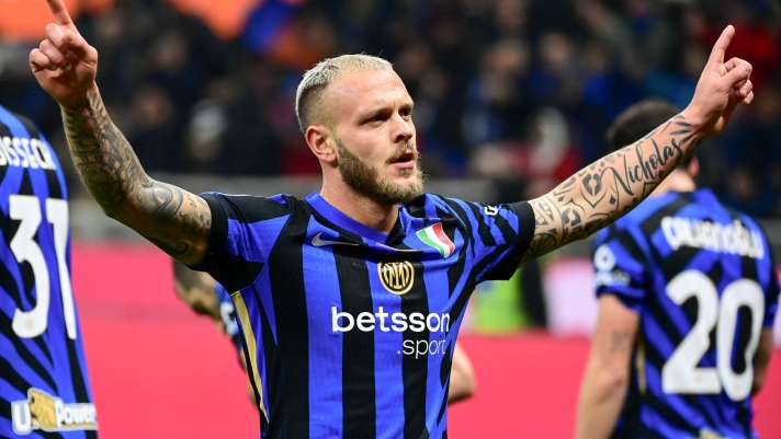 Inter Milan's Italian defender #32 Federico Dimarco celebrates after scoring his team's opening goal during the Italian Serie A football match between Inter Milan and Parma at the San Siro stadium in Milan, on December 6, 2024. (Photo by Piero CRUCIATTI / AFP)