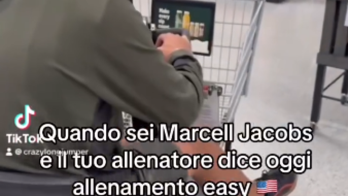 "Quando sei Marcel Jacobs e il tuo allenatore dice oggi allenamento easy". Cos l'ex campione olimpico scherza sui social mentre si trova al supermercato