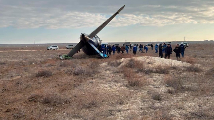 Aereo precipita in Kazakistan, il momento dell'impatto