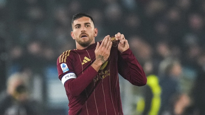 Roma's Lorenzo Pellegrini celebrates after scoring the opening goal during a Serie A soccer match between Roma and Lazio, at the Stadio Olimpico in Rome, Italy, Sunday, Jan. 5, 2025. (AP Photo/Alessandra Tarantino)