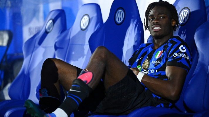 RIYADH, SAUDI ARABIA - JANUARY 06: Yann Aurel Bisseck of FC Internazionale looks dejected at the end of the Italian Super Cup Final match between FC Internazionale and AC Milan at Al-Awwal Park Stadium on January 06, 2025 in Riyadh, Saudi Arabia. (Photo by Mattia Ozbot - Inter/Inter via Getty Images)