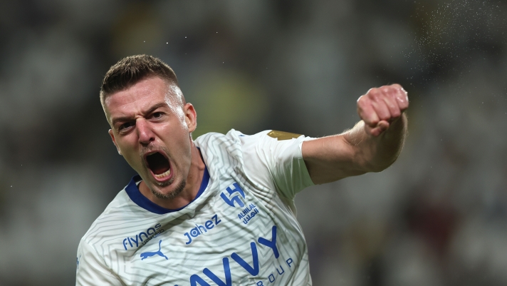 RIYADH, SAUDI ARABIA - NOVEMBER 01: Sergej Milinkovic-Savic of Al-Hilal SFC celebrates scoring his team's first goal during the Saudi Pro League match between Al-Nassr v Al-Hilal at Al -Awwal Stadium on November 01, 2024 in Riyadh, Saudi Arabia. (Photo by Yasser Bakhsh/Getty Images)