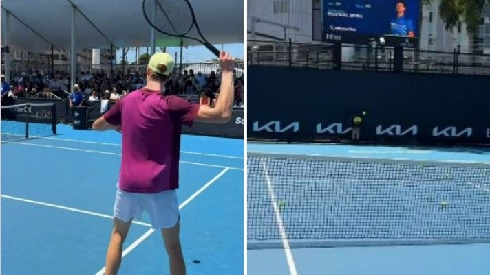 jannik sinner cerca di colpire il coach darren cahill sul fondoschiena per gioco a melbourne