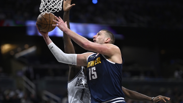 Nikola Jokic, autore di una tripla doppia nella vittoria dei Denver Nuggets contro gli Orlando Magic