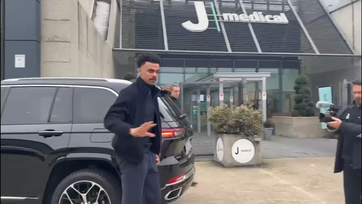 Una foto di Gabri Veiga al J Medical per le visite mediche con la Juventus il 27 gennaio 2025.