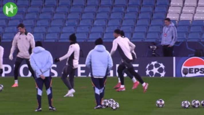 Thibaut Courtois ha fatto un gran tunnel a Jude Bellingham durante lallenamento del Real Madrid allEtihad Stadium.