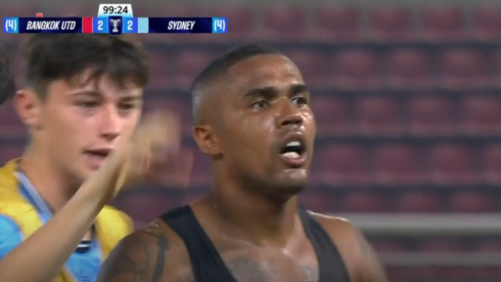 Douglas Costa segna il gol decisivo nella vittoria del Sidney FC sul Bangkok United